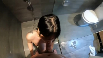 摁着少婦廁所舔屁眼