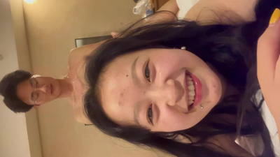 性瘾極大的騷母狗約到帥氣小哥被操高潮開心的笑了