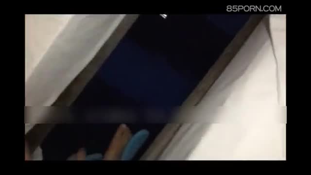 为了3p女友特意穿上白色情趣内衣下部  为了3p女友特意穿上白色情趣内衣下部