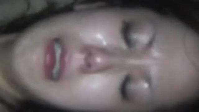 酒醉妹在戶外被輪操還被灑尿  酒醉妹在戶外被輪操還被灑尿