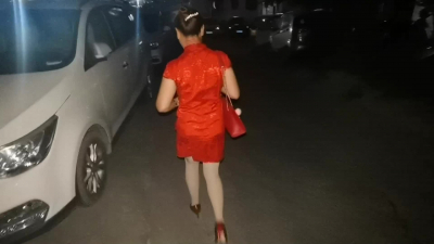 51歲的老熟女，老樹盤根太牛了，熟女阿姨真是樣樣精通