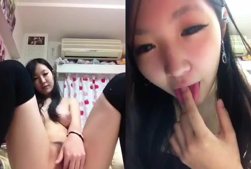 清純學生妹自拍自慰摳穴後一臉享受大奶一直晃 清純學生妹自拍自慰摳穴後一臉享受大奶一直晃