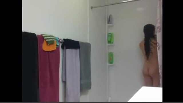美麗新加坡女孩洗澡被偷拍 -   美麗新加坡女孩洗澡被偷拍 -