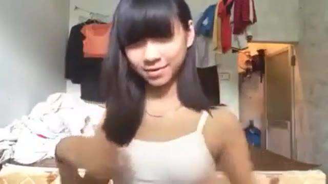 偷拍可愛學妹視頻裸聊過程  偷拍可愛學妹視頻裸聊過程