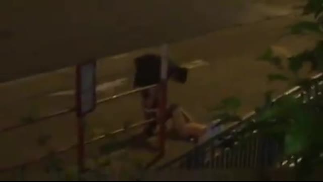 「最高忘我境界」第二彈 野戰花樣高潮中 路人也很忘我  「最高忘我境界」第二彈 野戰花樣高潮中 路人也很忘我