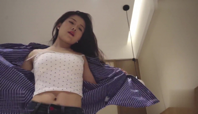 還是少婦懂得人心，沒事就穿着開檔斯襪自己上來動，大屁股一上一下的