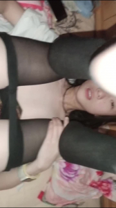 “被鄰居聽到我看你怎麽搞”去經常穿黑絲的05年女同事家裏偷情 刺激