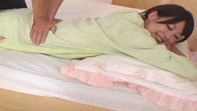 皮膚光滑女孩 AV  皮膚光滑女孩 AV