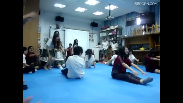 裙底不小心走光了 裙底不小心走光了