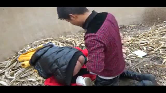 中國情侶冷天在外做愛自拍  中國情侶冷天在外做愛自拍