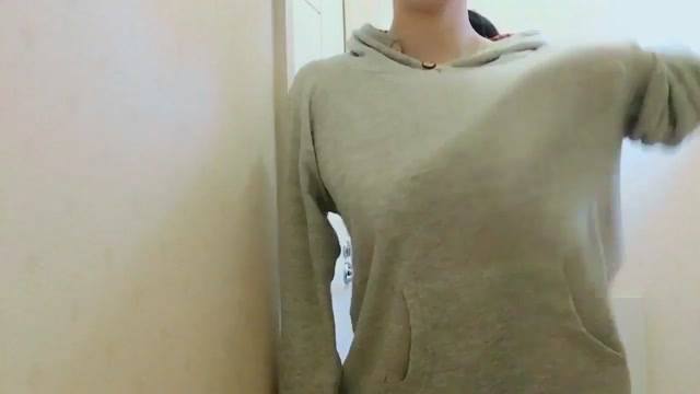 妹妹自拍換衣服唷  妹妹自拍換衣服唷