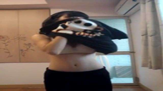 女友換衣自拍  女友換衣自拍