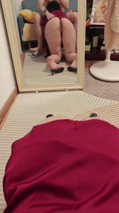 真實淫蕩對白大奶超市老闆娘老公終于出差，打電話也不接鏡子前後入母狗