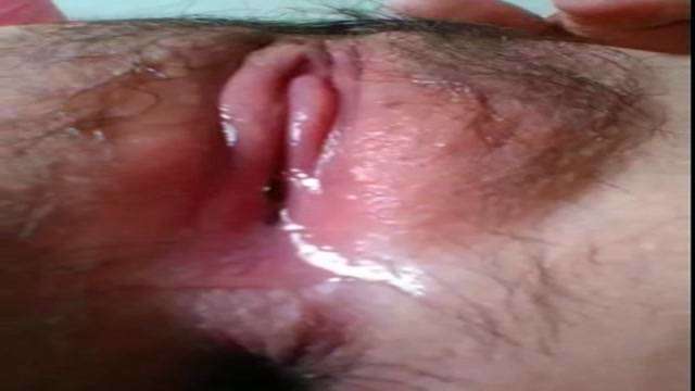 美眉自慰流出芬芳淫水  美眉自慰流出芬芳淫水
