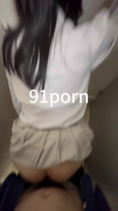 人前高冷反差母狗校園後入，點開有照片