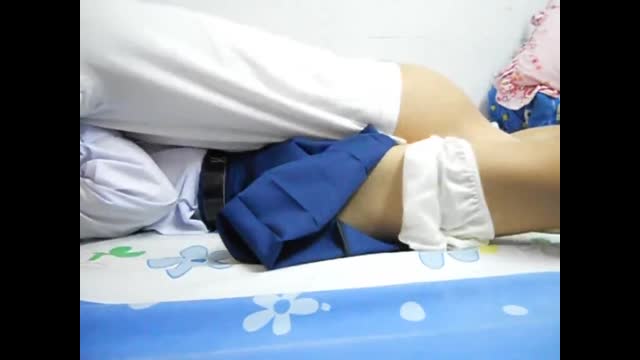 身材可愛的制服妹,連制服脫都不脫直接開始上!  身材可愛的制服妹,連制服脫都不脫直接開始上!