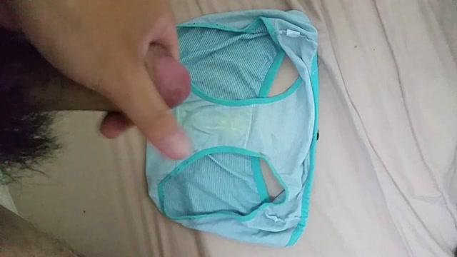 讓妹妹的藍色小褲褲染上我的味道 讓妹妹的藍色小褲褲染上我的味道