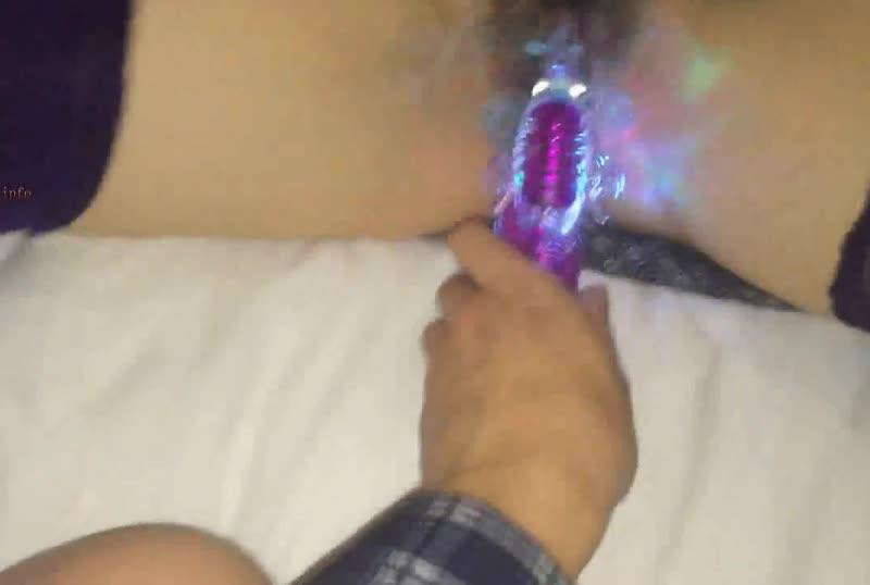 真實迷姦約美女出來趁機下藥到酒店和朋友一起玩 真實迷姦約美女出來趁機下藥到酒店和朋友一起玩