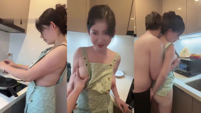 美女同事請我到她家做客！全裸套圍裙做飯姿色誘人難以把持