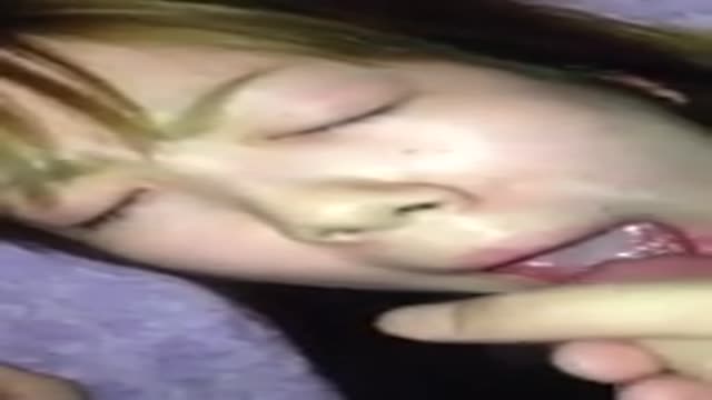在朋友電話發現她和男友的自拍影片  在朋友電話發現她和男友的自拍影片
