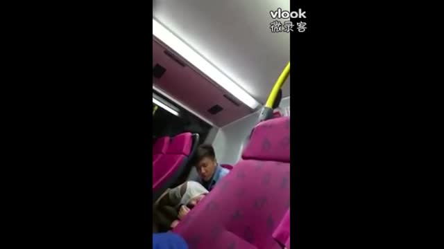 公車上飲食  公車上飲食