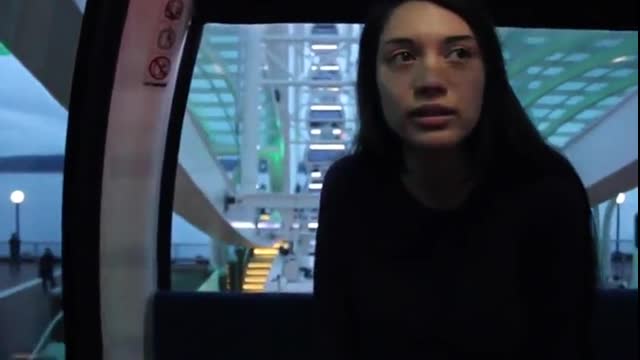 混血妹找朋友一起坐摩天輪露巨奶  混血妹找朋友一起坐摩天輪露巨奶