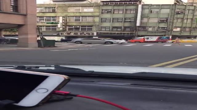 光著身子在馬路上  光著身子在馬路上