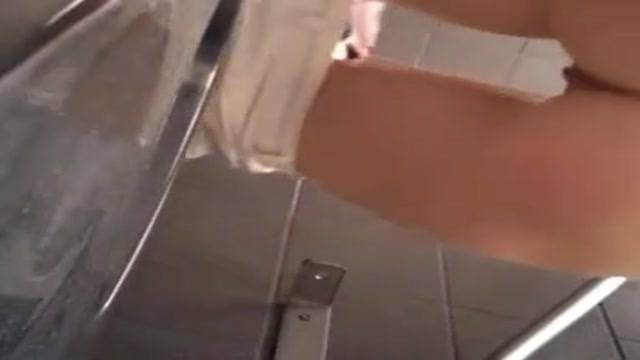 自拍尿尿  自拍尿尿