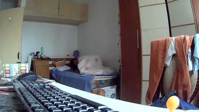 高中宿舍偷拍  高中宿舍偷拍