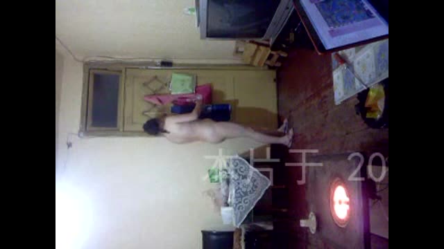 隔壁大妈往肥屄里灌润滑剂  隔壁大妈往肥屄里灌润滑剂