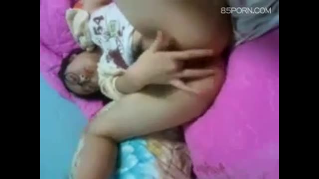 小妹妹床上自慰高潮  小妹妹床上自慰高潮