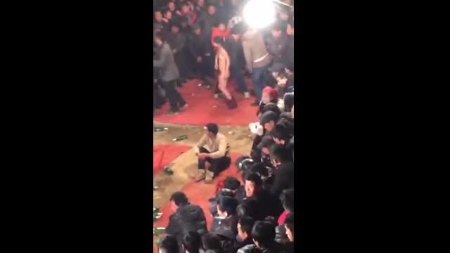 偷拍某鄉鎮激情裸舞晚會  偷拍某鄉鎮激情裸舞晚會