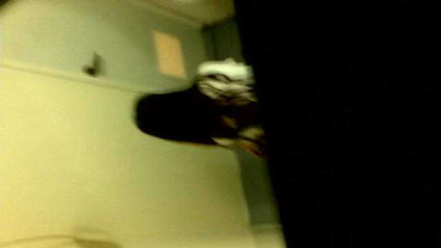 台湾女学生被偷拍  台湾女学生被偷拍