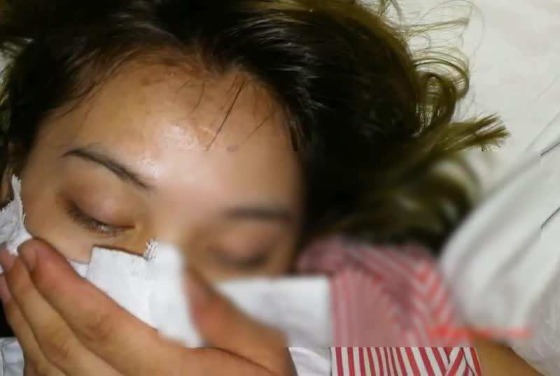 美女小護士不慎被同事灌醉帶到酒店盡情玩弄 美女小護士不慎被同事灌醉帶到酒店盡情玩弄