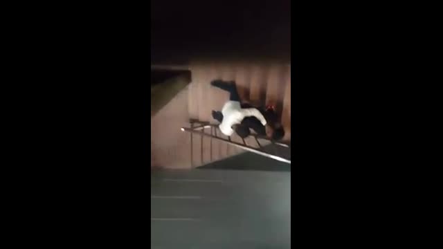 信義區樓梯間啪啪啪  信義區樓梯間啪啪啪