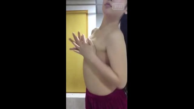 打完人就脫 霸凌女孩  打完人就脫 霸凌女孩