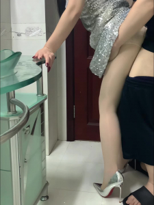 中秋晚會結束就拉倒衛生間操噴