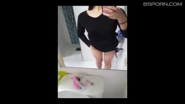 可愛新加坡女孩自慰  可愛新加坡女孩自慰