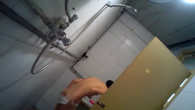 偷拍鄰居洗澡  偷拍鄰居洗澡
