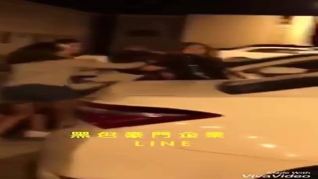 Taiwan 2017.10.14  苗栗頭份女勾引別人男友,約談判反遭辣妹扒衣集體圍毆  Taiwan 2017.10.14  苗栗頭份女勾引別人男友,約談判反遭辣妹扒衣集體圍毆