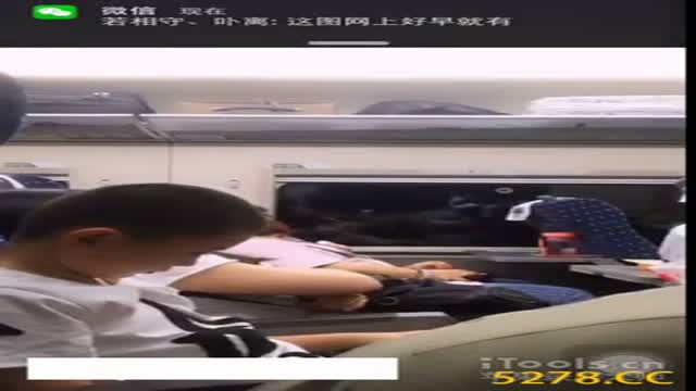 Low-cut breasts women have their own electric stick! I can't help myself playing on the high-speed rail! Self-timer film Low-cut breasts women have their own electric stick! I can't help myself playing on the high-speed rail! Self-timer film