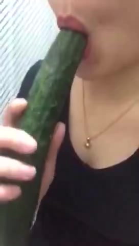 這個騷貨自慰到爽爽 這個騷貨自慰到爽爽