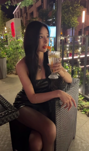 極品女友鏡子裏的她好美 才用力抽插幾下就受不了
