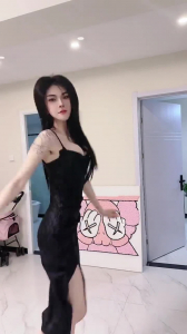 網紅反差女，人前一套，人後一套(巨騷)