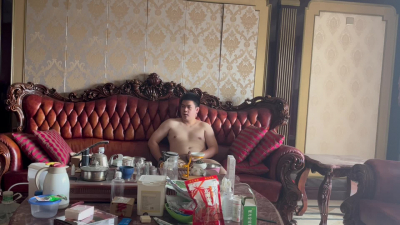 操自己調教的小母狗（沙發）