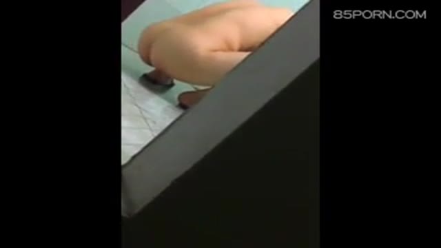 偷拍女友在廁所洗澡  偷拍女友在廁所洗澡