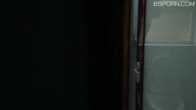 偷拍名模洗澡  偷拍名模洗澡