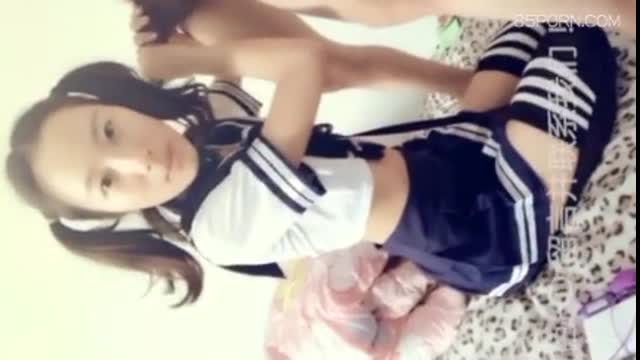 18歲學生妹制服調教!小母狗真聽話! 18歲學生妹制服調教!小母狗真聽話!