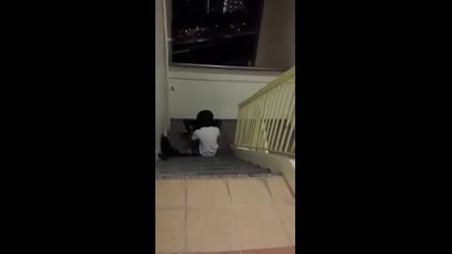 偷拍新加坡高中生在义顺樓梯做愛  偷拍新加坡高中生在义顺樓梯做愛