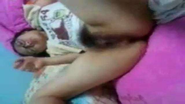 小妹妹床上自慰高潮  小妹妹床上自慰高潮